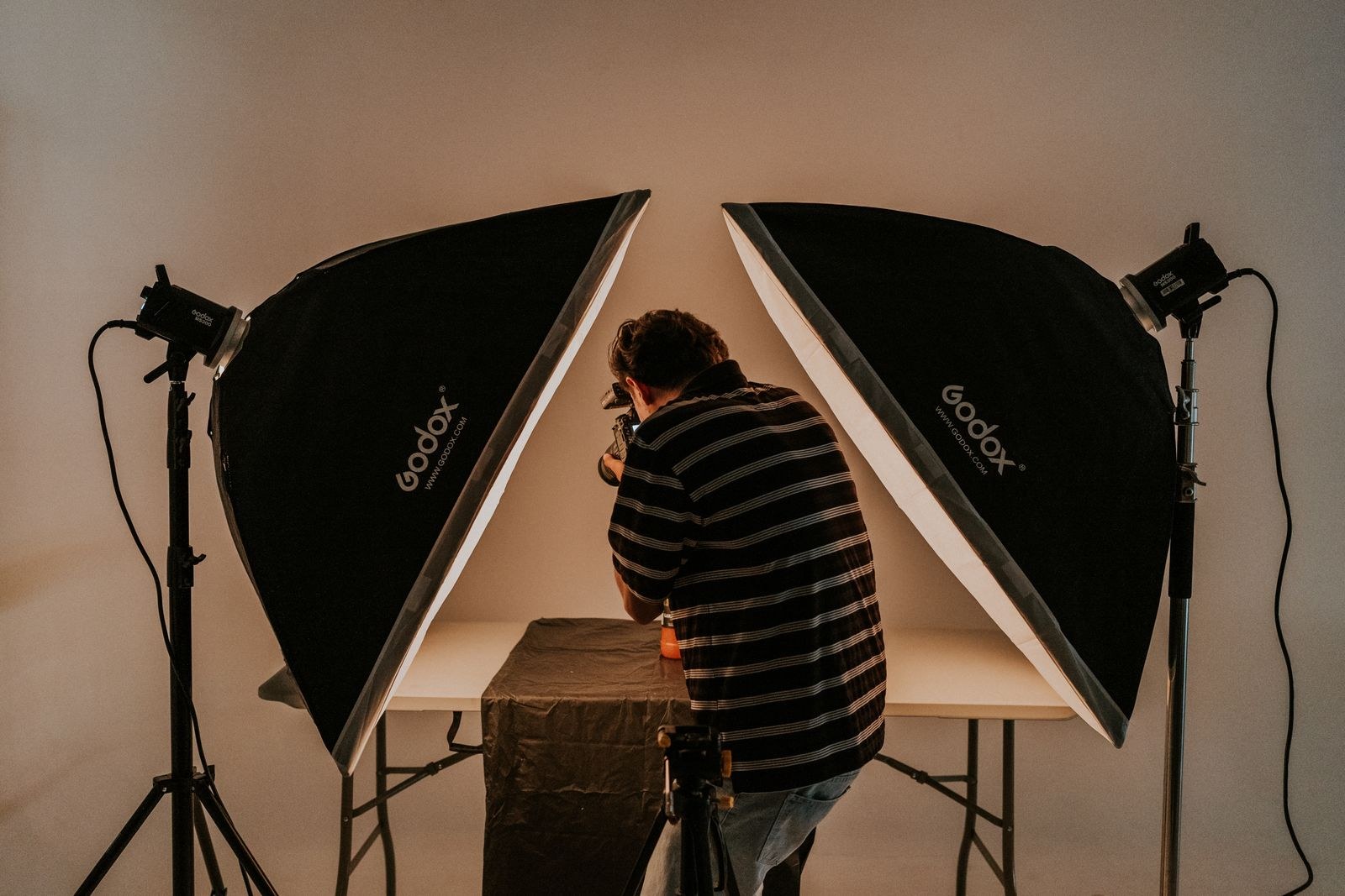 Studio lights in a recording setup
